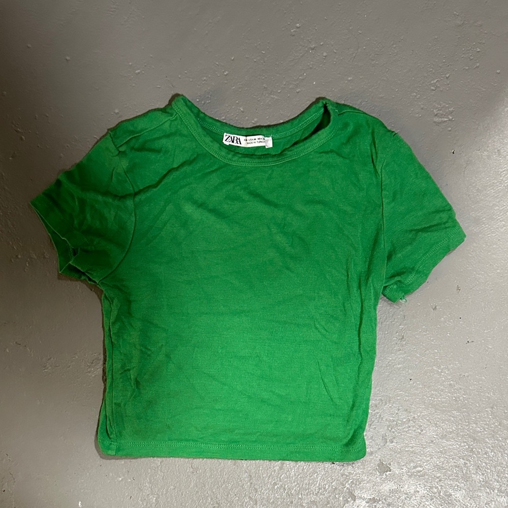Zara women’s medium Vibrant Green Tee